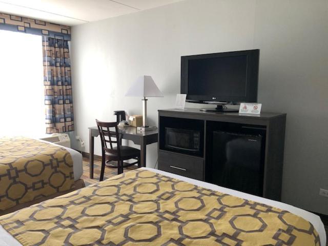 Baymont By Wyndham - Chicago - Addison - O'Hare Otel Dış mekan fotoğraf