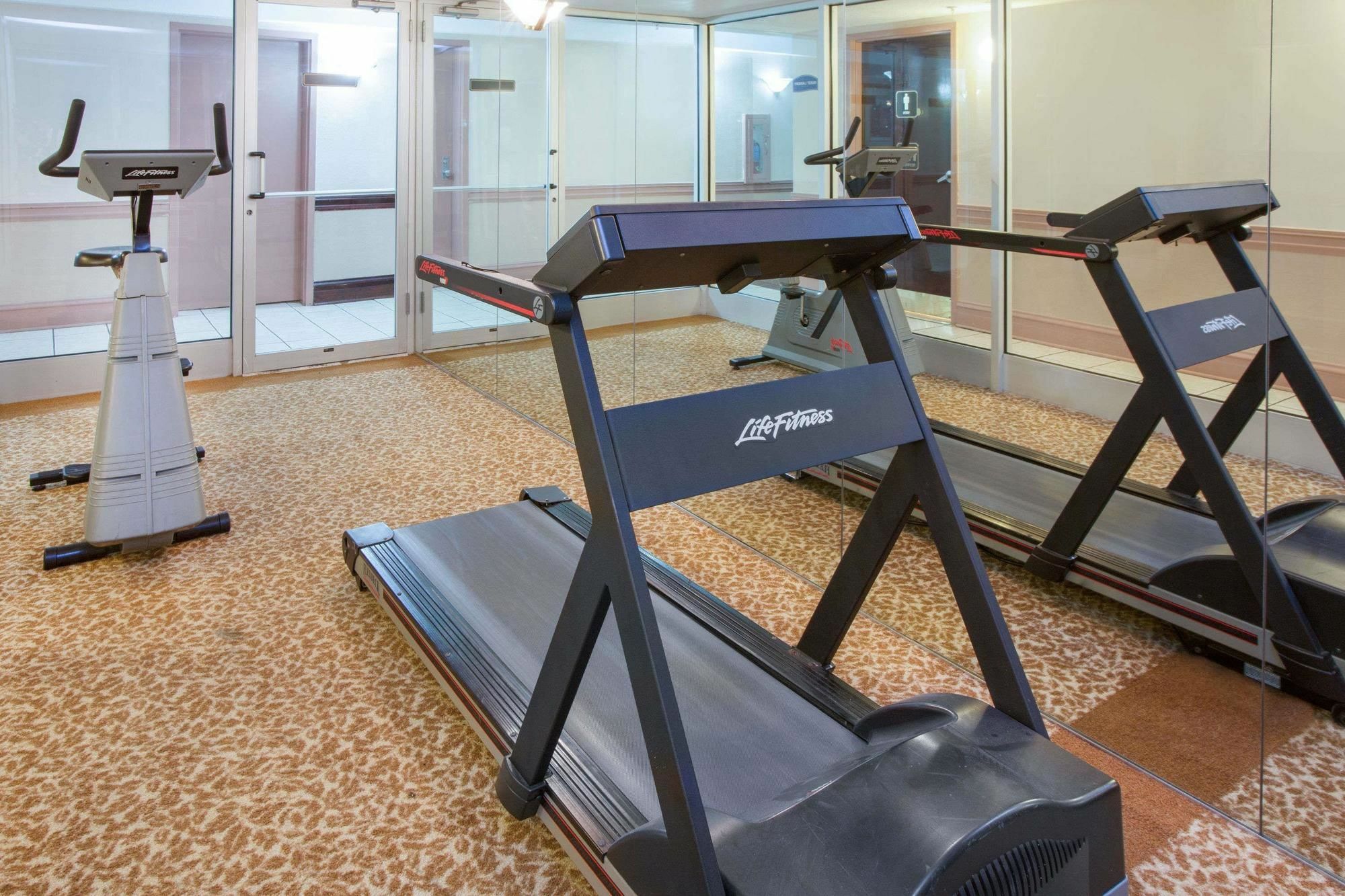 Baymont By Wyndham - Chicago - Addison - O'Hare Otel Dış mekan fotoğraf